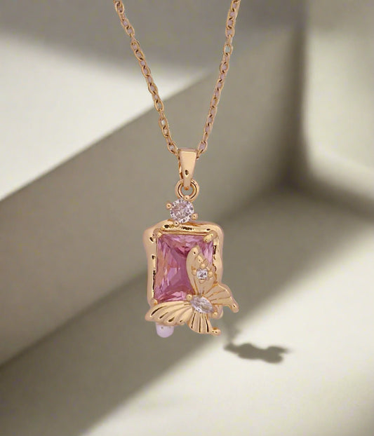 Elara Pendant Necklace