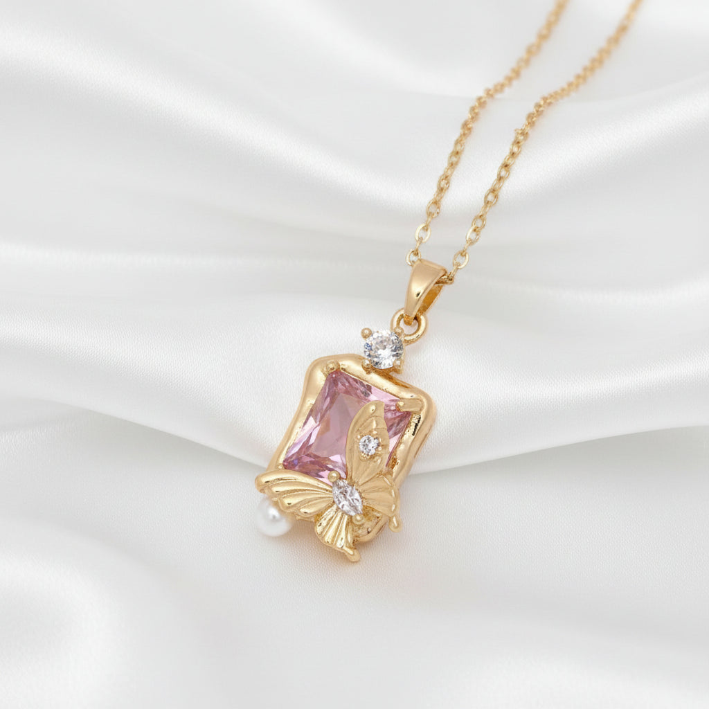 Elara Pendant Necklace