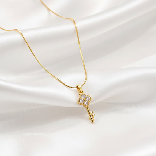 Tiny Treasure – Clover Key Pendant Necklace