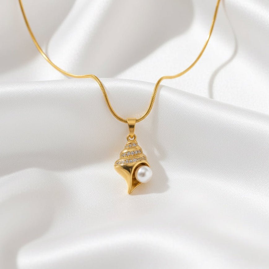 Salty Pearl – Conch &amp; Pearl Pendant Necklace