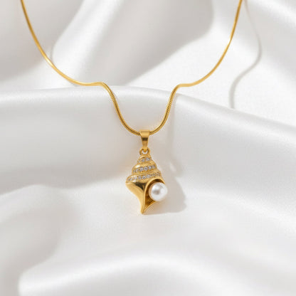 Salty Pearl – Conch &amp; Pearl Pendant Necklace