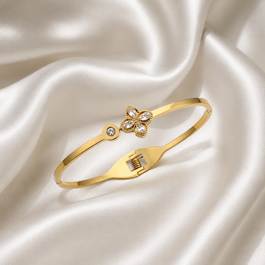 Daisy Kiss – Floral Bracelet Bangle
